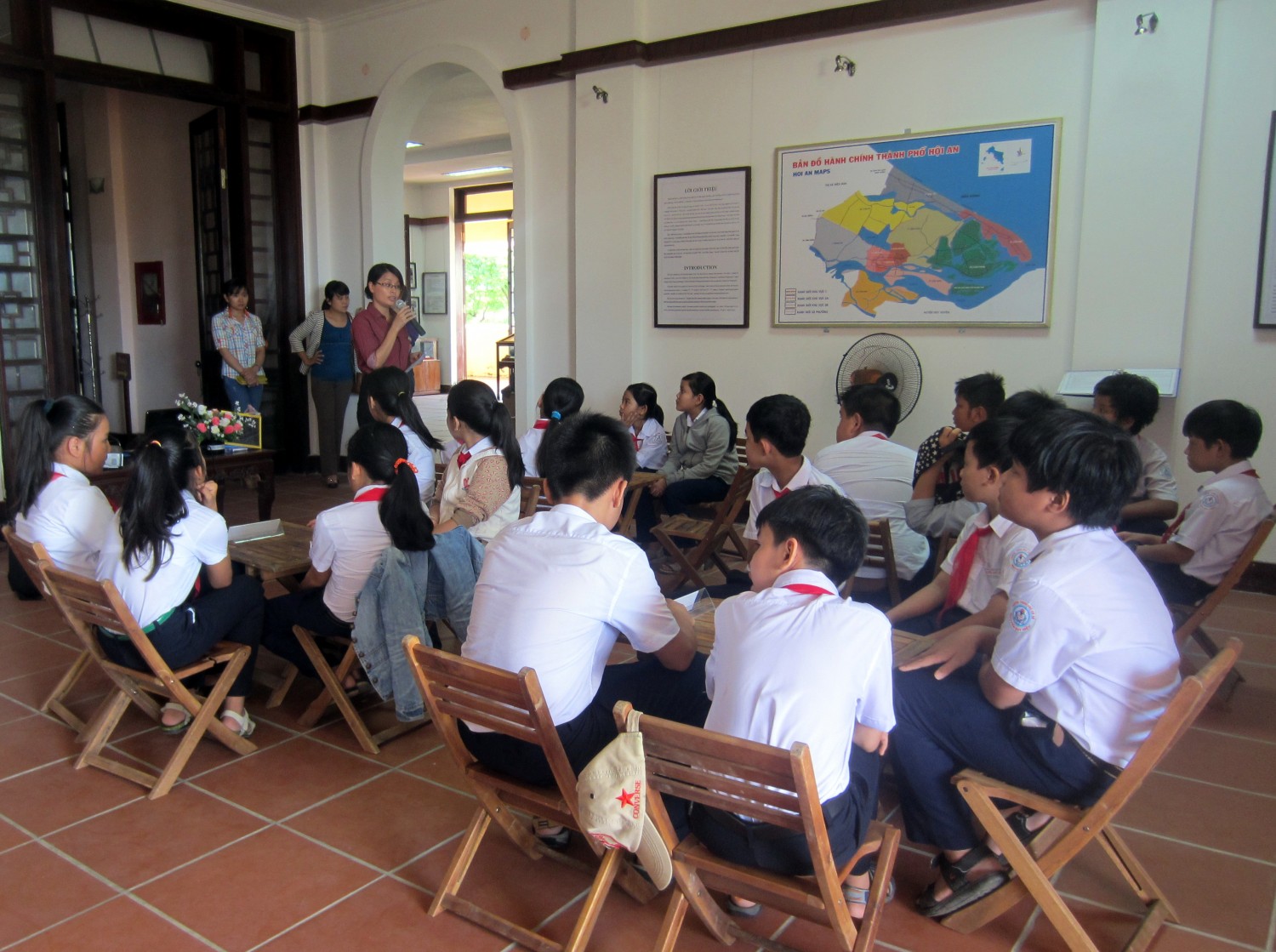 tham gia chuong trinh chung em cung nhau kham pha bao tang khoi lop 6 truong nguyen duy hieu