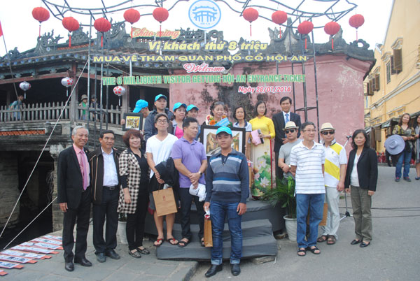 hinh doan khach