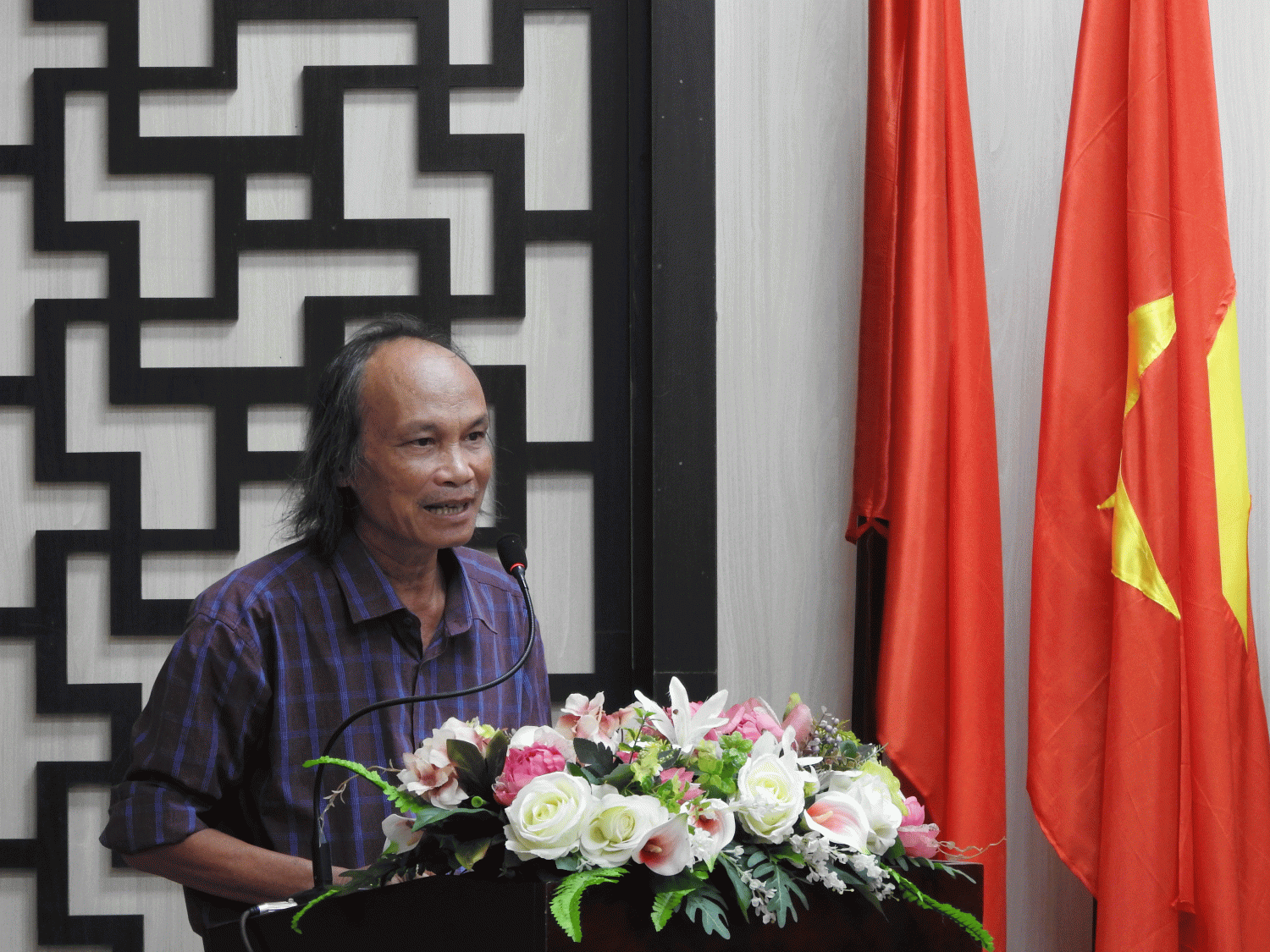 Chi hoi truong Hoi Van nghe dan gian