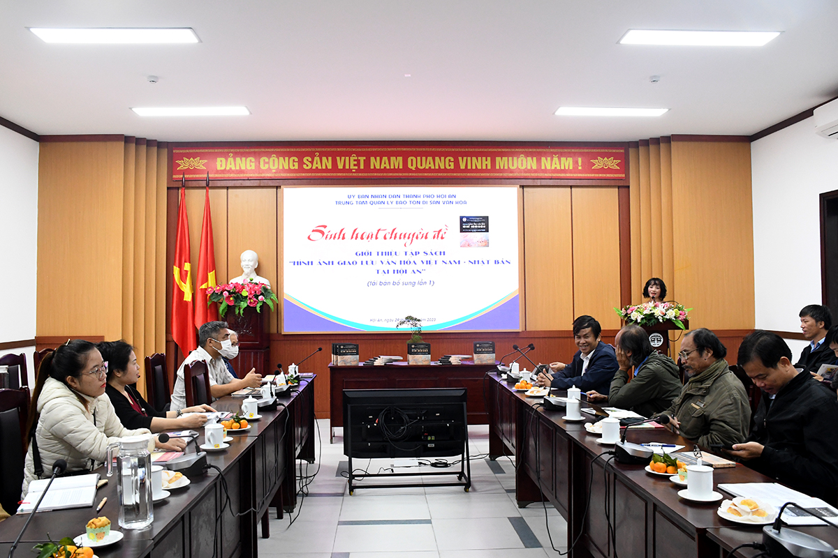 quang canh buoi ra mat sach