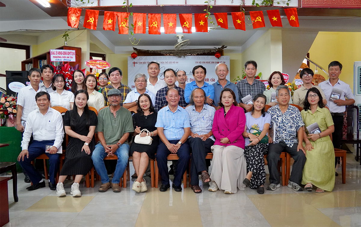 ra mắt sach anh an anh