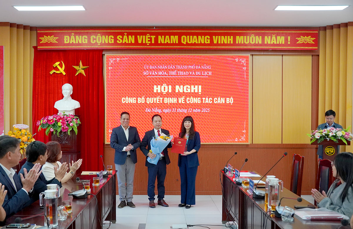 biem nhiem giam doc trung tam