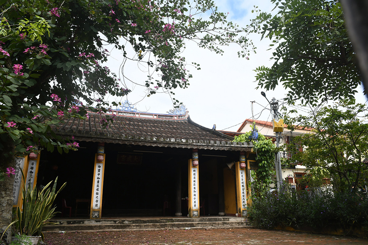 van chi minh hương ben ngoai